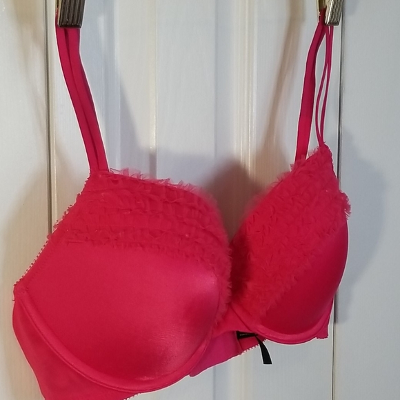 Victoria's Secret Fuschia Very Sexy Push Up Bra - Picture 2 of 7